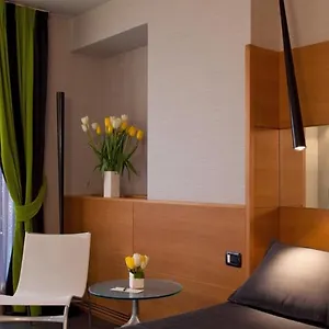 Hotel Zone, Rom