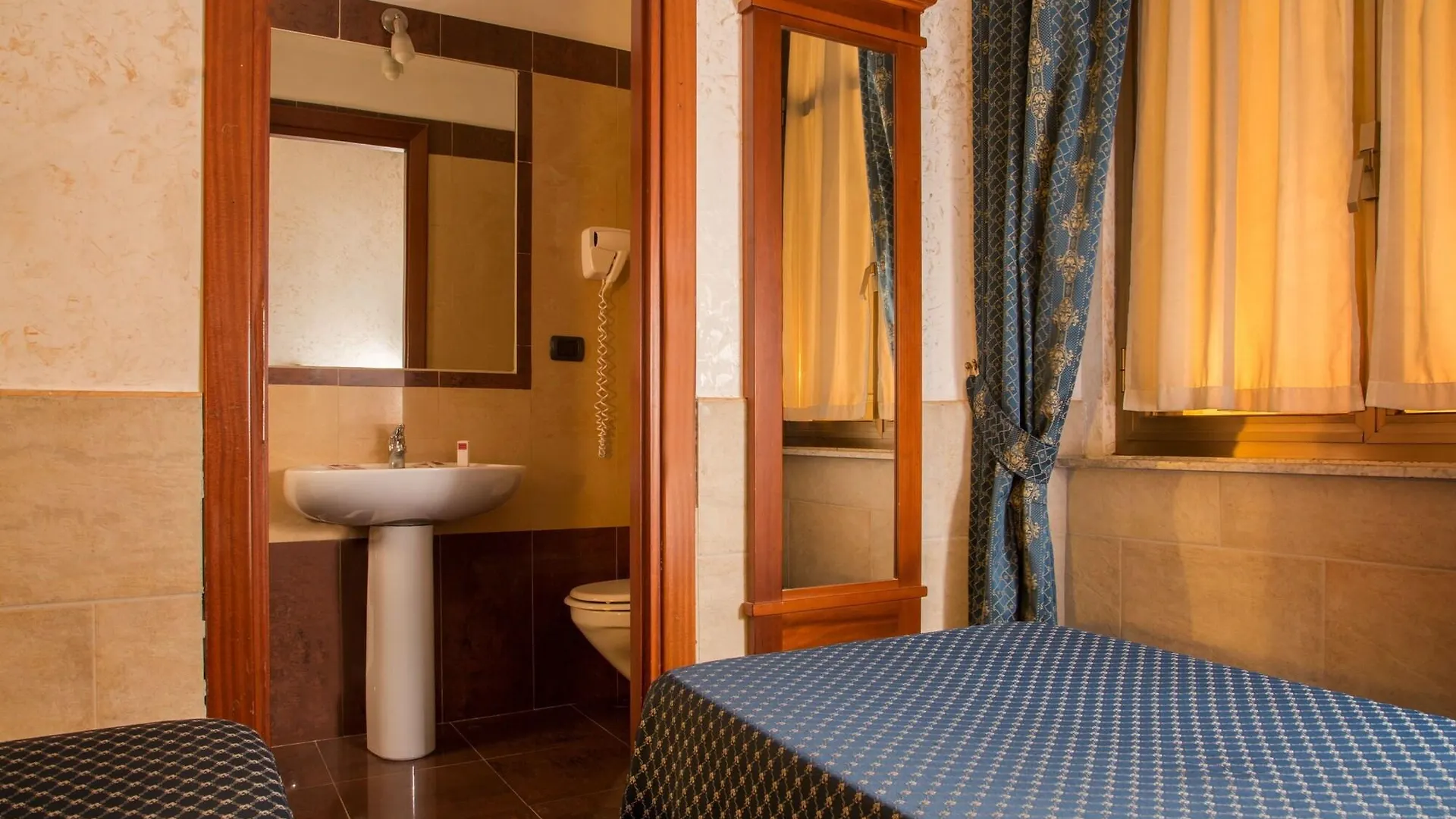 Hotel Luciani Rome 2*,